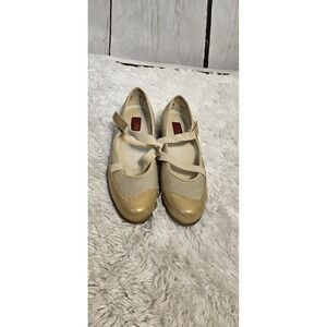 Munro America Angie Mary Jane Gold Hook Loop Straps 8 M